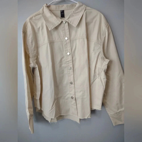 Cider long sleeve button down cream color blouse raw hem size L NWT - Picture 2 of 5